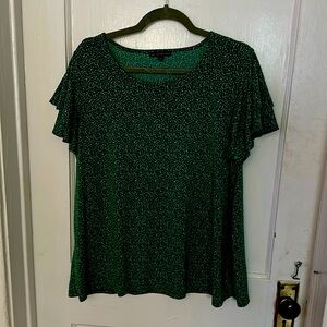 Adrianna Papell 1x Green Pattern shirt.